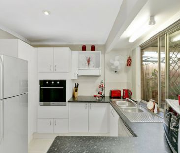 WELL PRESENTED DUPLEX IN QUIET STREET!!! - Photo 2