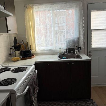 4 1/2 à louer complètement rénové à Parc-Extension - Photo 4