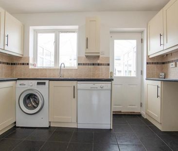 2 bedroom semi-detached house to rent - Photo 5