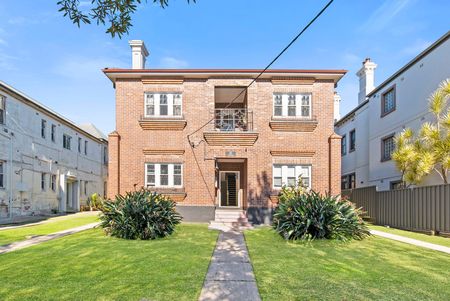 Delightful ground floor art-decor one bedroom flat - Photo 5