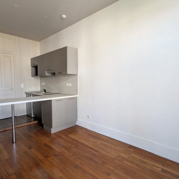 Location Appartement 1 pièce 23m² CHAMBERY 73000 - Photo 1
