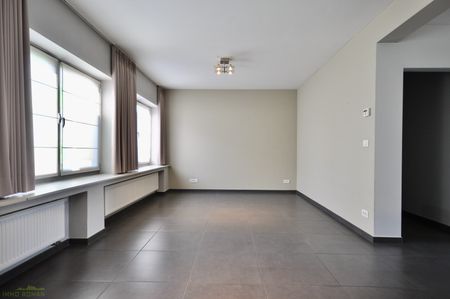 Instapklaar gerenoveerd appartement met 2 slaapkamers en terras in het centrum van Berchem - Foto 2