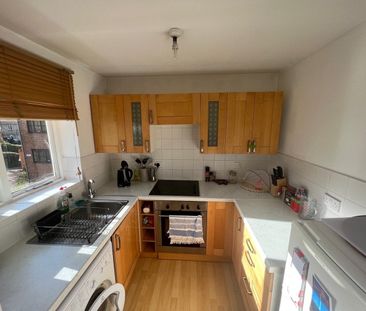 Studio Flat, John Williams Close, SE14 - Photo 3