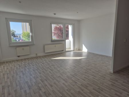 3-Raum-Wohnung mit Balkon im ersten Obergeschoss zu vermieten - Photo 2