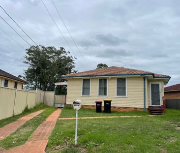 Comfortable Family Living - Freshly painted - Photo 2