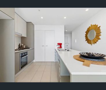 Top floor apartment within 2 mins walk to Metro - Photo 6