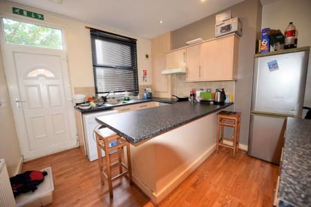 5 bedroom House in Beamsley Terrace, Leeds - Photo 5