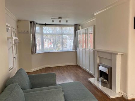 3 bedroom semi-detached house to rent - Photo 5