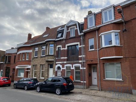 Ruime woning te huur in het hart van Kortrijk! - Photo 2