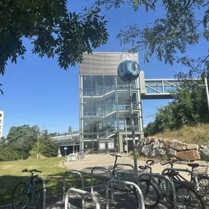 120 Meter zur U1 Oberlaa- Sonnige, barrierefreie südseitige Wohnung- inkl. Küche - Photo 3