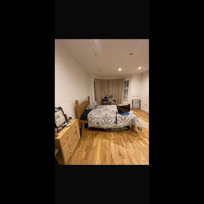 Room in a Shared House, New River Crescent, N13 - Photo 2