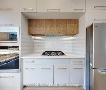 Detached Home For Lease | S9055434 - Photo 3