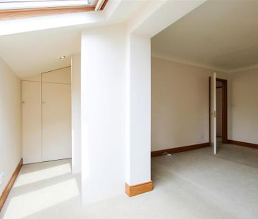 4 bedroom detached house to rent - Photo 2