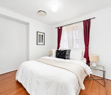 STUNNING FAMILY HOME! - Photo 4