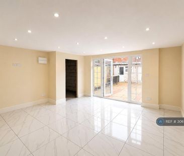 3 bedroom terraced house to rent - Photo 2