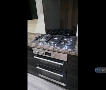 3 bedroom semi-detached house to rent - Photo 6