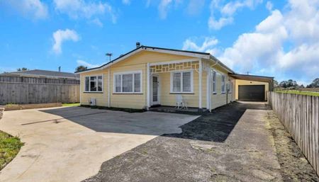 Stratford - 3 Bedrooms - Photo 4