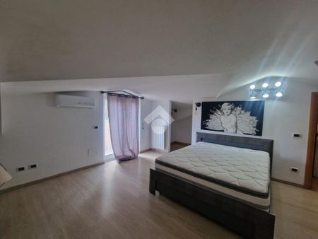 Porzione di trifamiliare in affitto - Photo 2