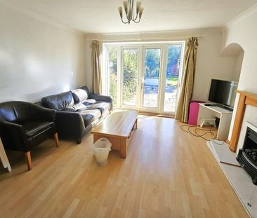 3 bedroom semi-detached house to rent - Photo 2