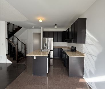 For Lease - 168 Durhamview Crescent, Whitchurch-Stouffville, Ontario - Photo 2