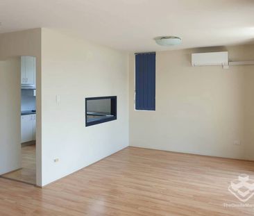 Multi-Storey Townhouse with Backyard and City views - Photo 3