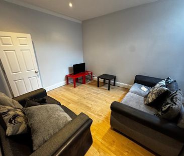 4 bedroom terraced house to rent - Photo 2