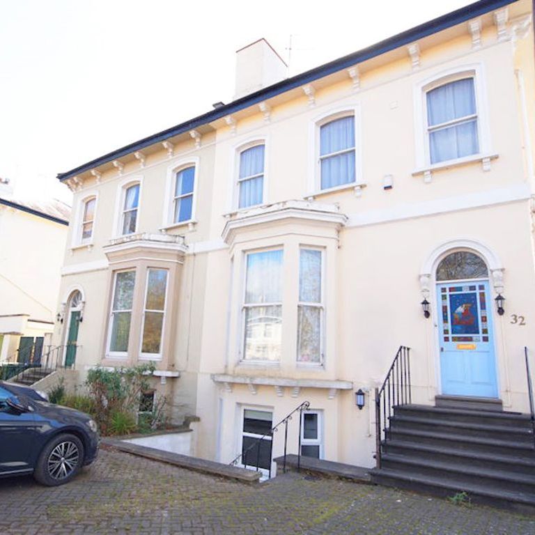 A 2 Bedroom Flat in Queens Road GL50 2LT - Photo 1