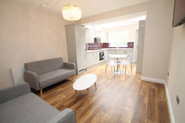 4 bedroom terraced house to rent - Photo 1