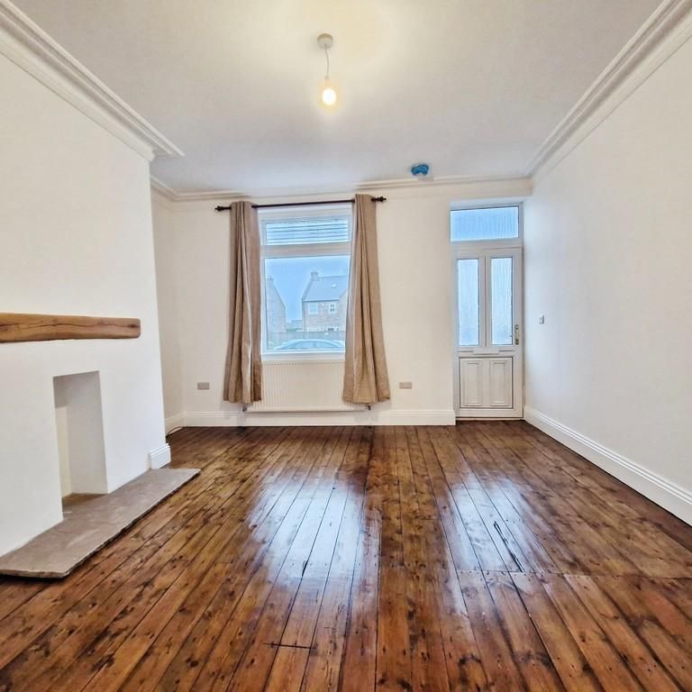 2 bedroom end of terrace house to rent - Photo 1