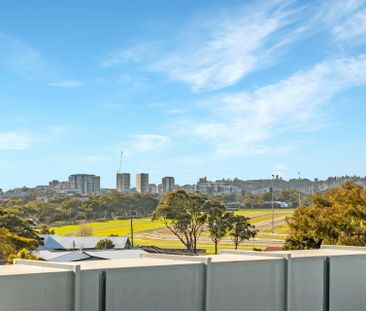 THIRD FLOOR APARTMENT IN CENTRAL LOCATION - Photo 4