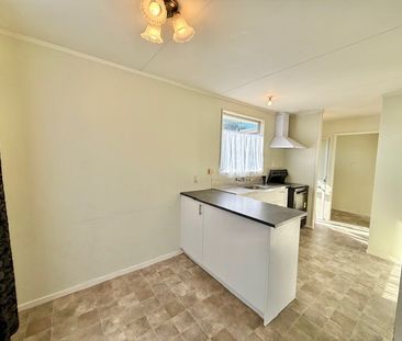 Cozy 3 bedroom home in Dinsdale! - Photo 1