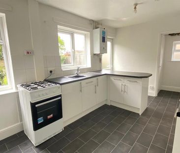 2 bedroom semi-detached house to rent - Photo 6