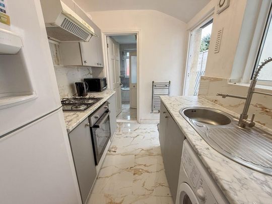 2 bedroom terraced house to rent - Photo 1