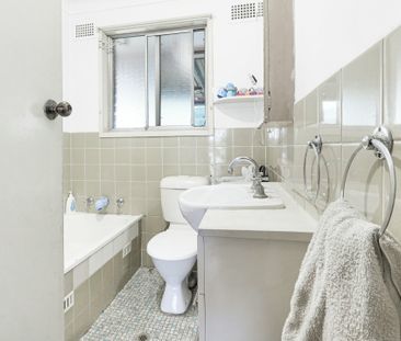 GREAT FAMILY HOME - Photo 4