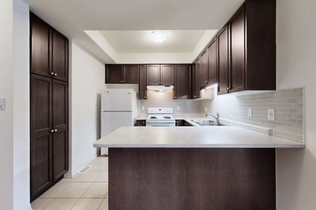 For Lease - 106 Bravo Lane, Newmarket, Ontario - Photo 2