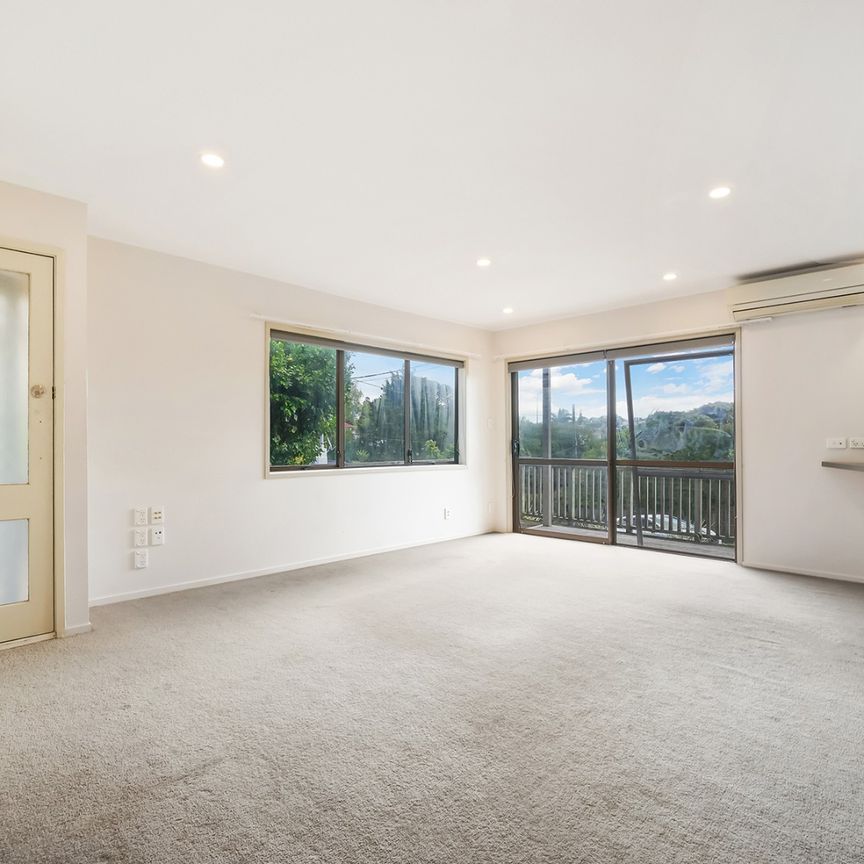 Charming Two-Bedroom Home - Photo 1