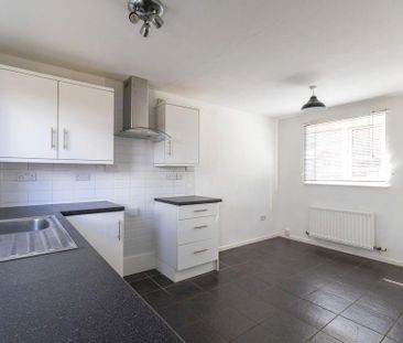 2 bedroom semi-detached house to rent - Photo 5
