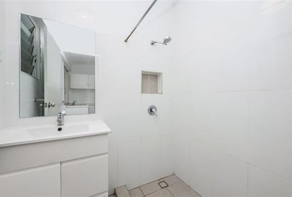 LOWSET 2 BEDROOM DUPLEX IN CENTRAL LOCATION! - Photo 1