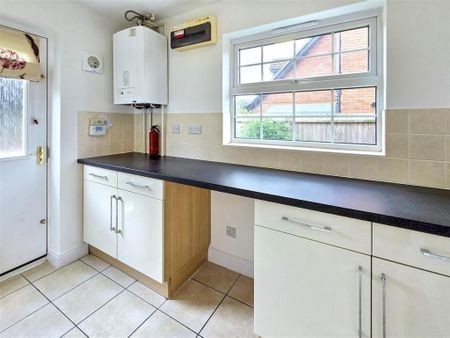 4 bedroom detached house to rent - Photo 3