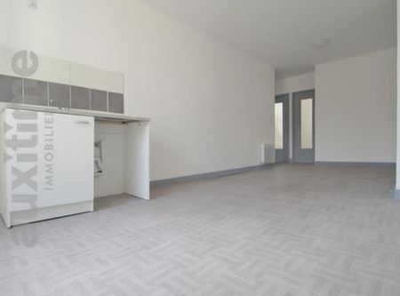 Appartement 3 pièces 50m2 MARSEILLE 1ER 665 euros - Photo 5