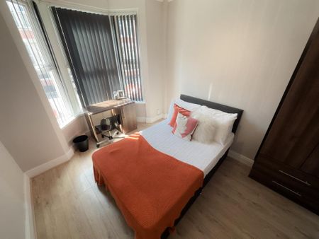 4 bedroom terraced house to rent - Photo 5