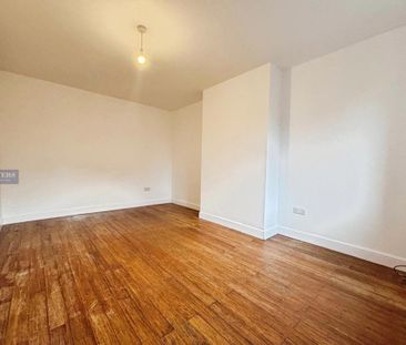 3 bedroom end of terrace house to rent - Photo 2