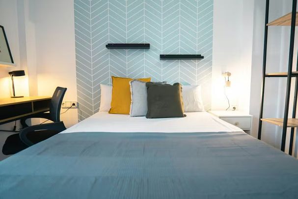 Travessera de les Corts, Barcelona, Catalonia 08028 - Photo 1