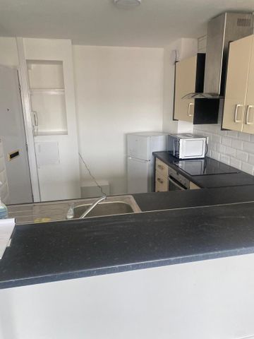 Studio to rent - Photo 3