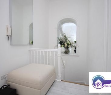 1 bedroom in a flat share to rent - Photo 4