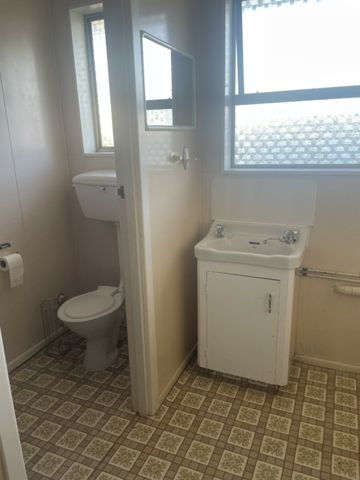 North Street Convenience - Photo 2