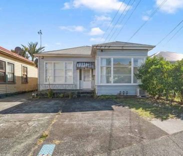 Charming 2-Bedroom Flat! - Photo 1