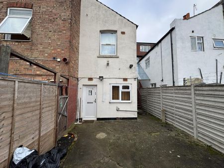 Studio to rent - Photo 5