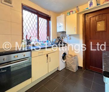 3 Bedroom Semi-Detached House for rent in Richmond Avenue - Photo 1