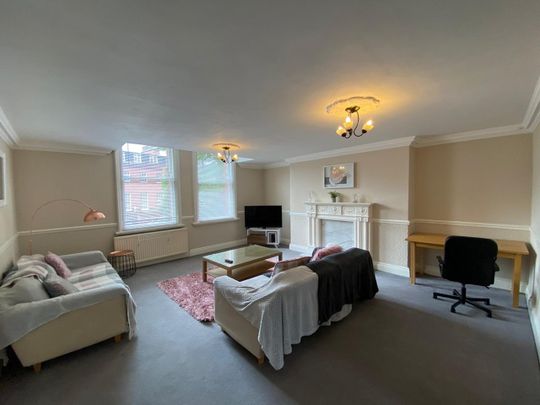 2 Bed Flat, Chatsworth House, LS2 - Photo 1